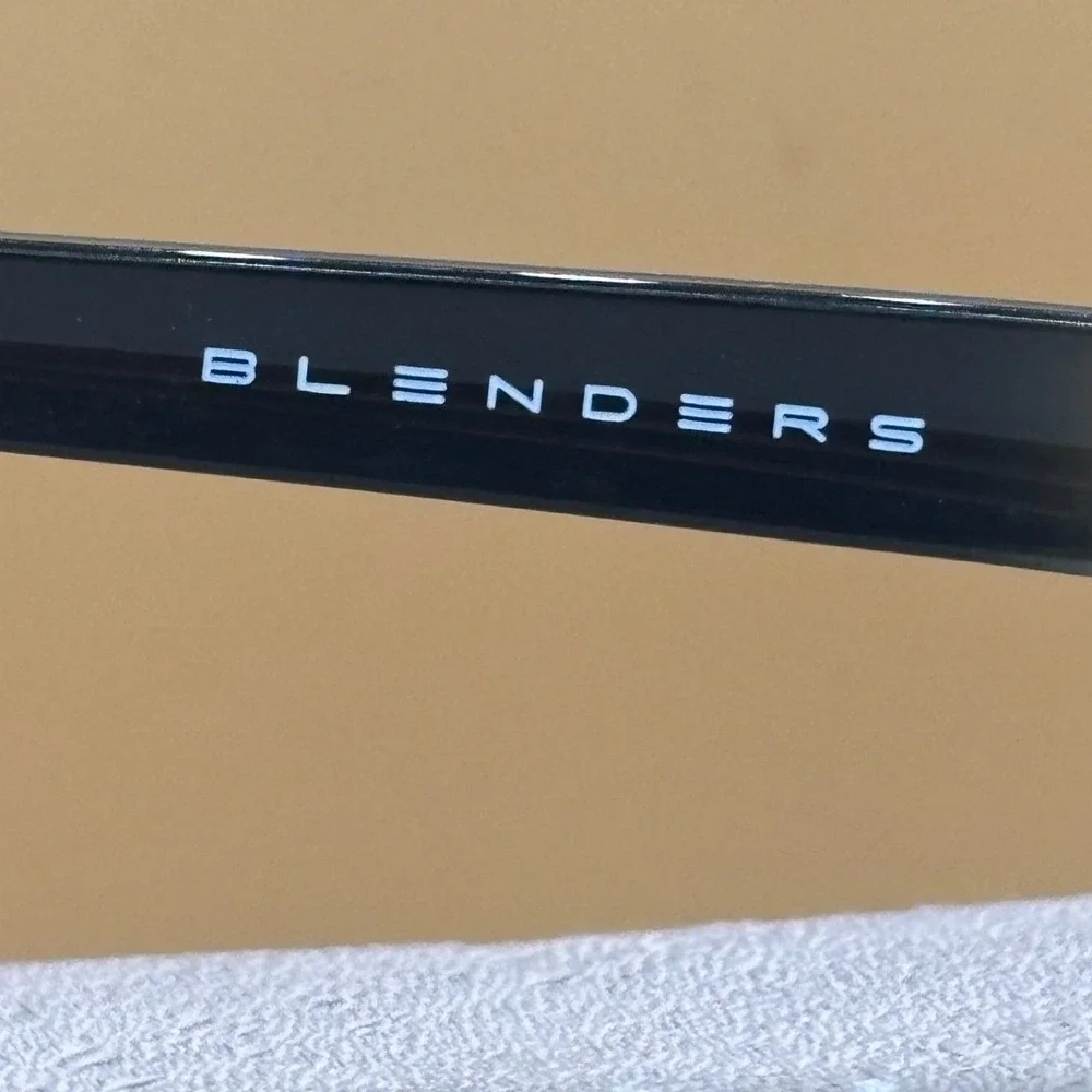 Blenders Black Ice Sunglasses Unisex OS Clear Black Polarized Excellent Sporty